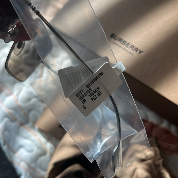 Burberry Daphné 58mm Square Sunglasses - Picture 5 of 5